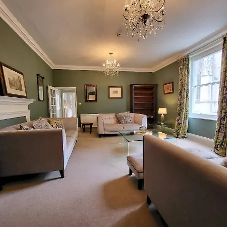 Holiday home Chapter House *